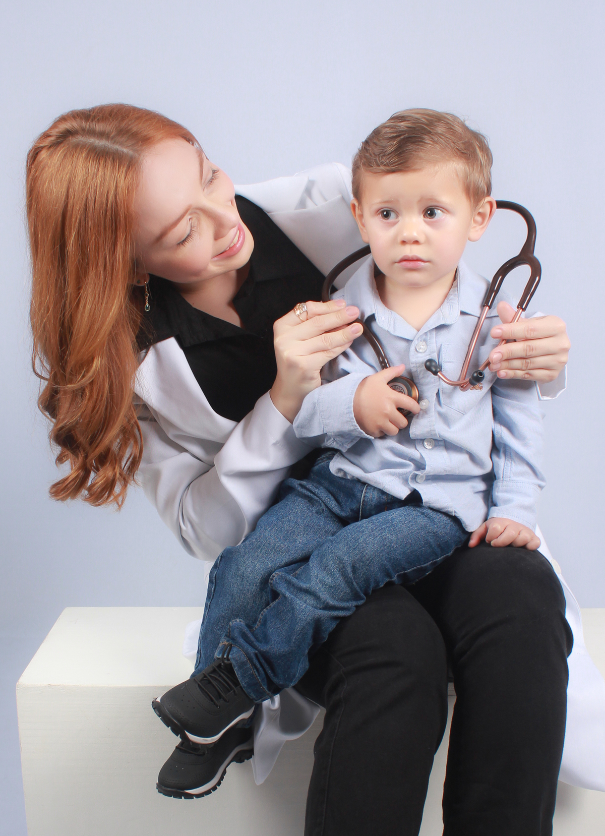 studio-estudio-foto-fotografia-book-formanda-medicina-formatura-jaleco-estecoscopio-familia