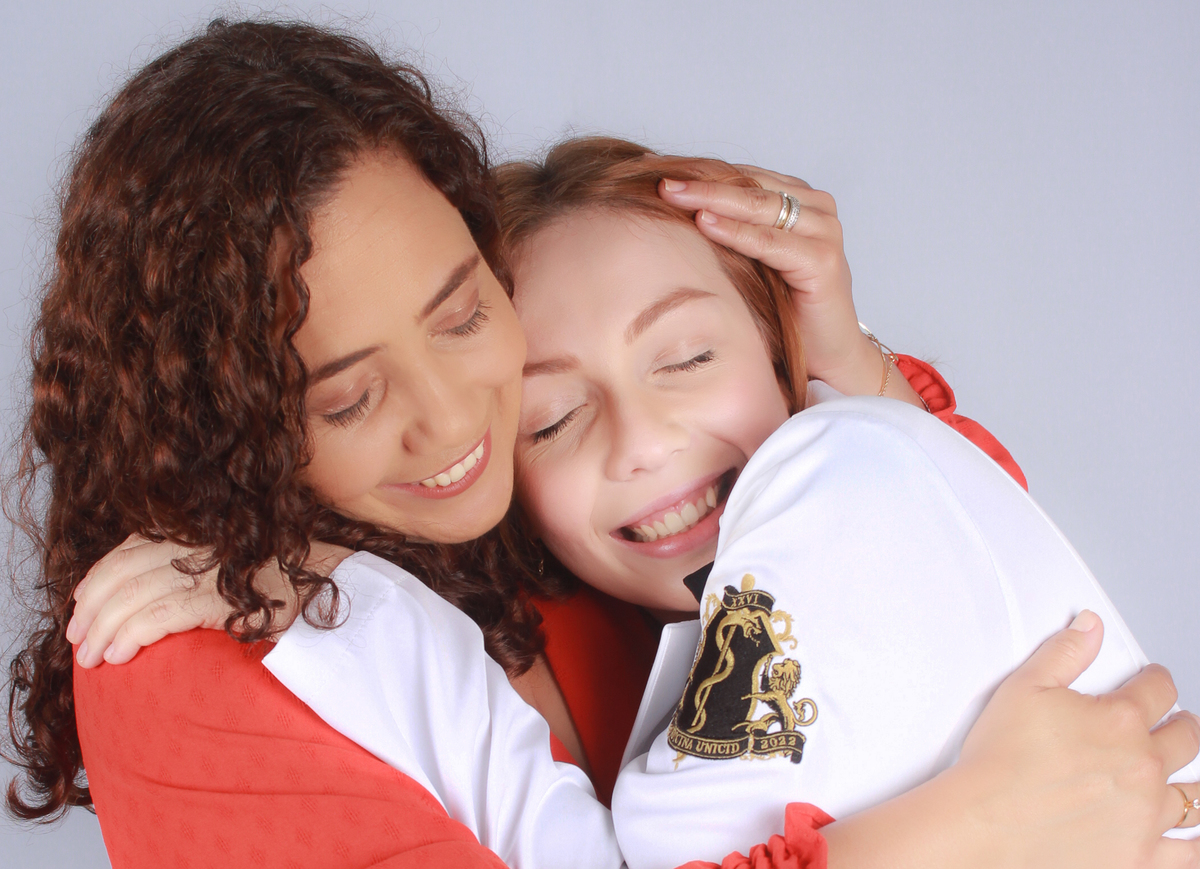 studio-estudio-foto-fotografia-book-formanda-medicina-formatura-jaleco-estecoscopio-familia