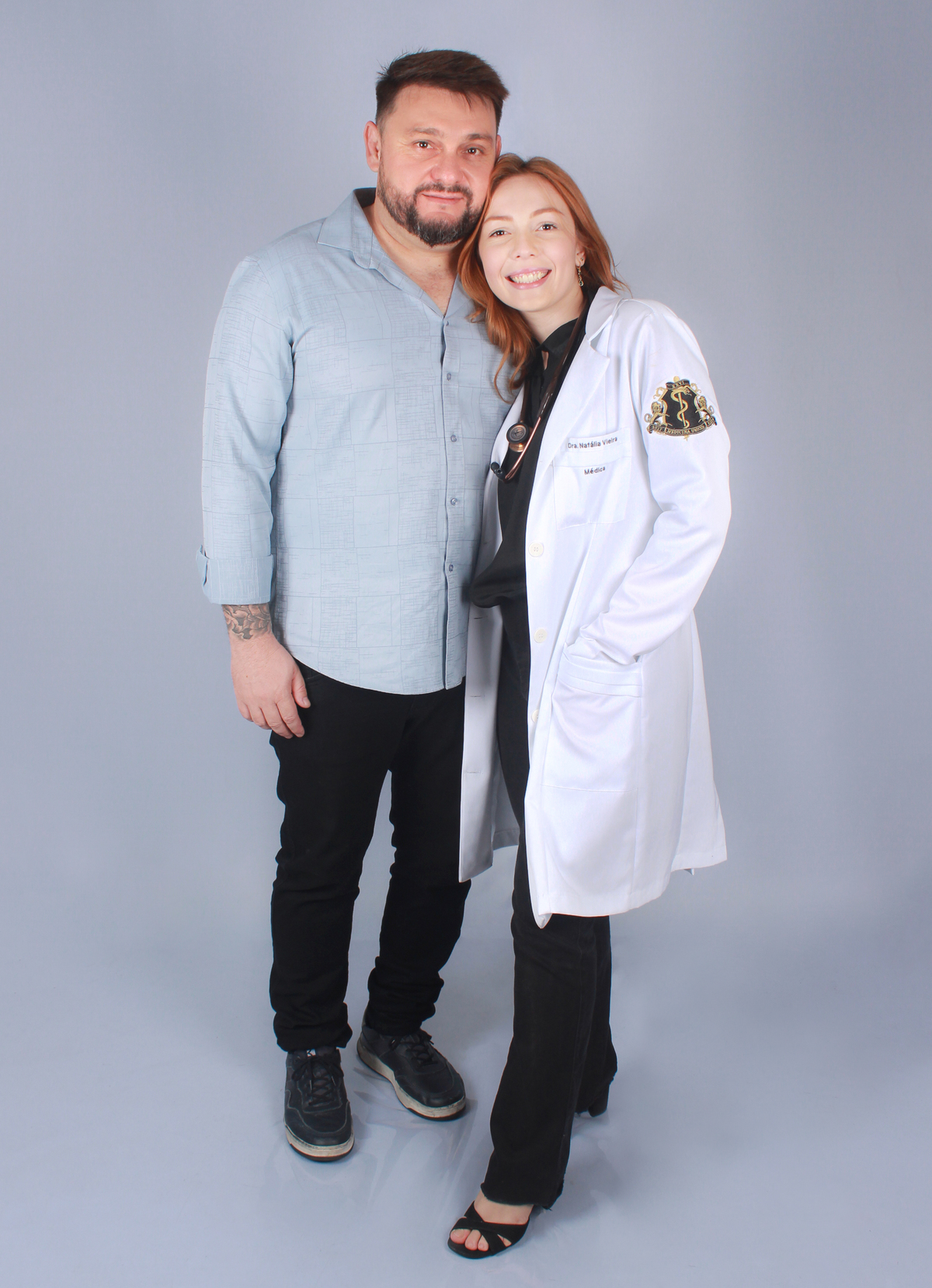 studio-estudio-foto-fotografia-book-formanda-medicina-formatura-jaleco-estecoscopio-familia