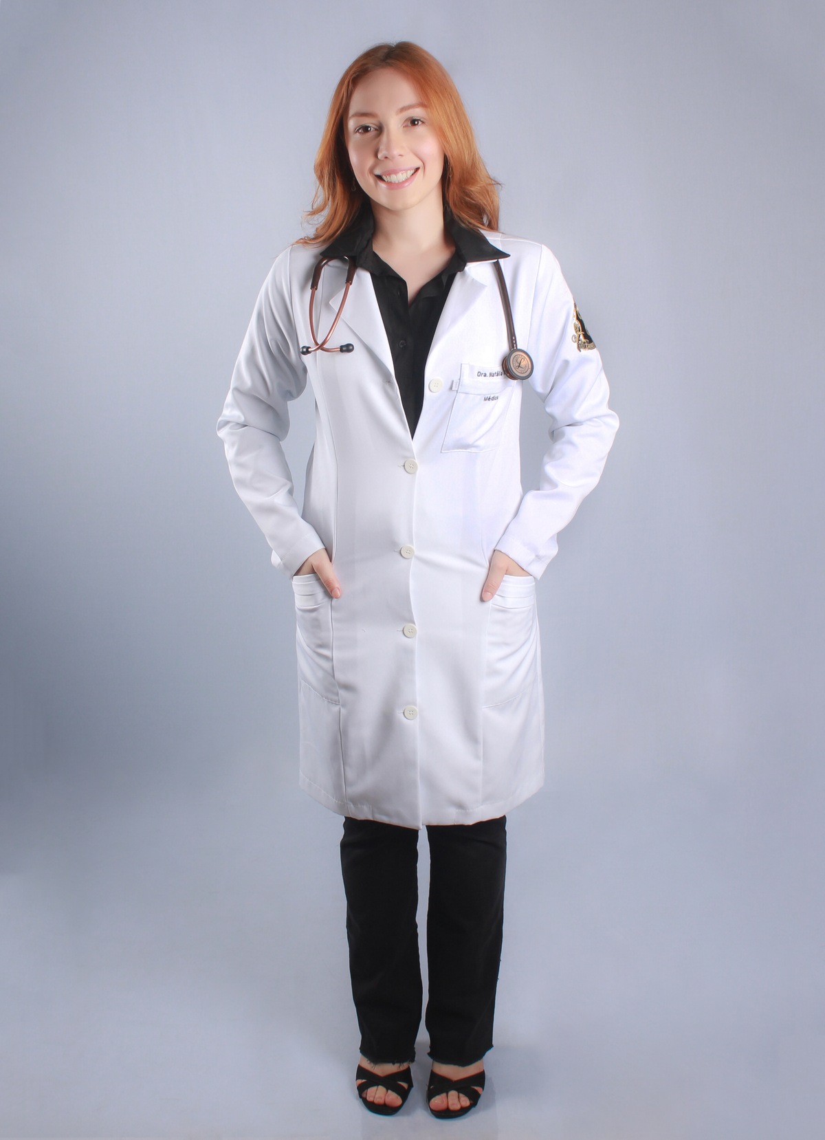 studio-estudio-foto-fotografia-book-formanda-medicina-formatura-jaleco-estecoscopio-familia