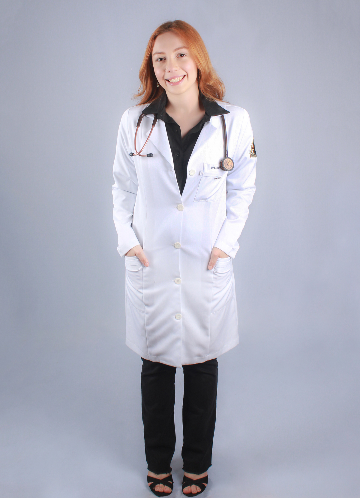 studio-estudio-foto-fotografia-book-formanda-medicina-formatura-jaleco-estecoscopio-familia