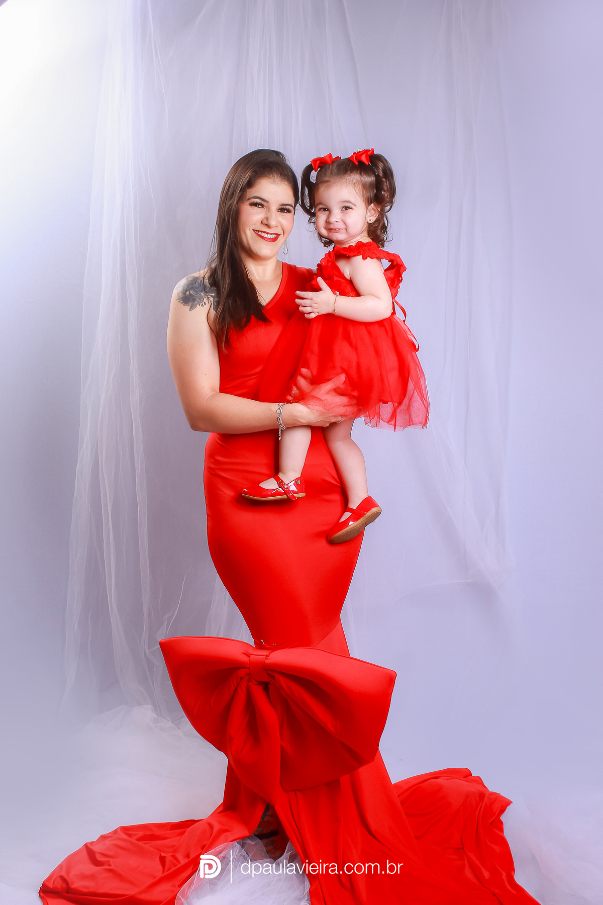 Olá Nayara, tudo bem ?
vimos que tem uma pendência de estúdio conosco desde 23/07/2022.

Suas fotos estão prontas para ser retiradas !
ficou uma diferença de 83,00 para ser acertado.

Quando puder estar dando uma passadinha aqui na loja para retirada e pa