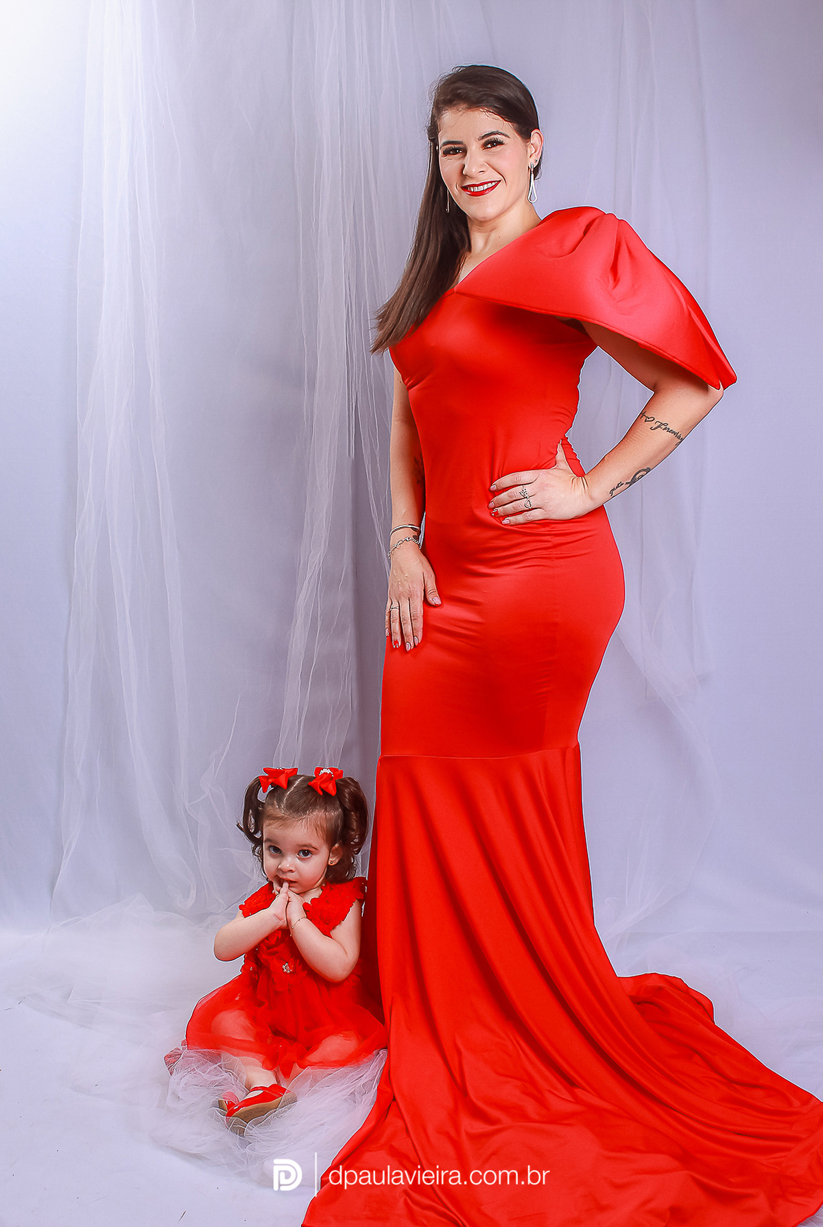 Olá Nayara, tudo bem ?
vimos que tem uma pendência de estúdio conosco desde 23/07/2022.

Suas fotos estão prontas para ser retiradas !
ficou uma diferença de 83,00 para ser acertado.

Quando puder estar dando uma passadinha aqui na loja para retirada e pa