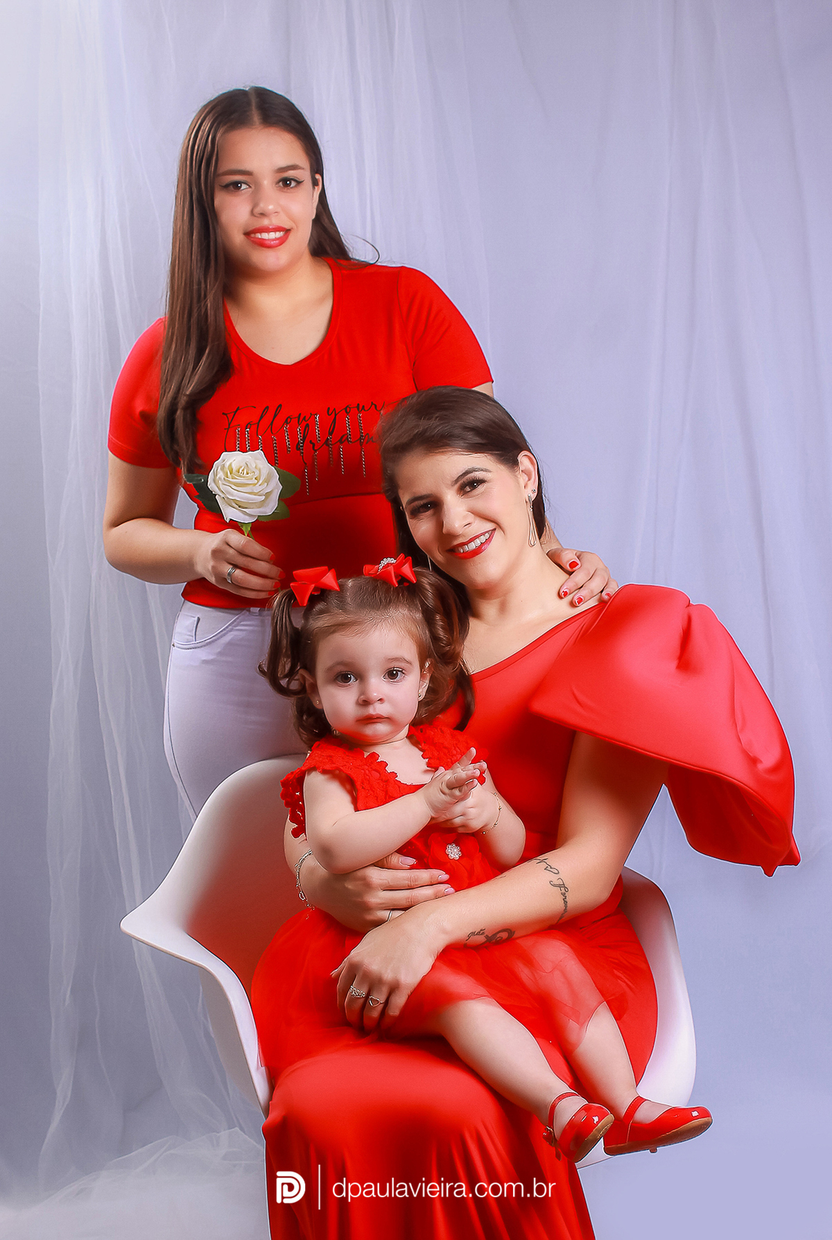 Olá Nayara, tudo bem ?
vimos que tem uma pendência de estúdio conosco desde 23/07/2022.

Suas fotos estão prontas para ser retiradas !
ficou uma diferença de 83,00 para ser acertado.

Quando puder estar dando uma passadinha aqui na loja para retirada e pa