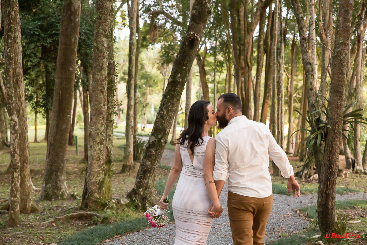 casal-beijo-buque-rosa-flores-foto-video-dpaula vieira-sp-casamento-studio-acompanhamento-ibiuna-sao roque-sorocaba-mairinque-interior-sao paulo-gestante-pre wedding-acompanhamento-15 anos