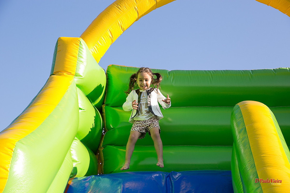 brincando-criança-escorregador-foto-video-dpaula vieira-sp-casamento-studio-acompanhamento-ibiuna-sao roque-sorocaba-mairinque-interior-sao paulo-gestante-pre wedding-acompanhamento-15 anos