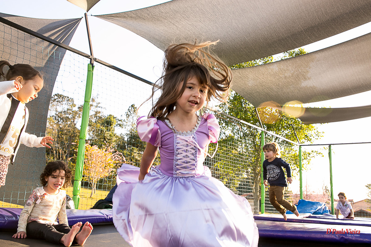 pulando -aniversario-fazendinha-foto-video-dpaula vieira-sp-casamento-studio-acompanhamento-ibiuna-sao roque-sorocaba-mairinque-interior-sao paulo-gestante-pre wedding-acompanhamento-15 anos
