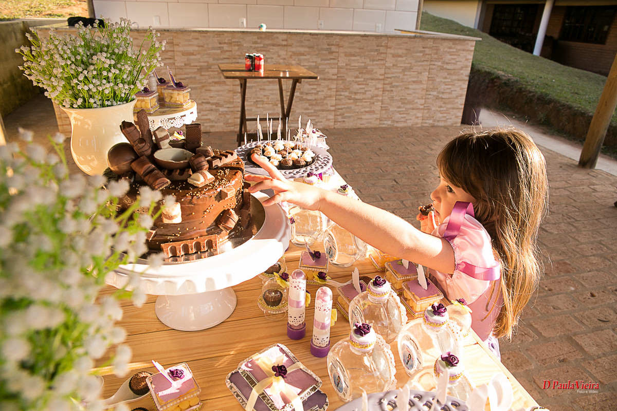 bolo-criança-aniversario-fazendinha-foto-video-dpaula vieira-sp-casamento-studio-acompanhamento-ibiuna-sao roque-sorocaba-mairinque-interior-sao paulo-gestante-pre wedding-acompanhamento-15 anos