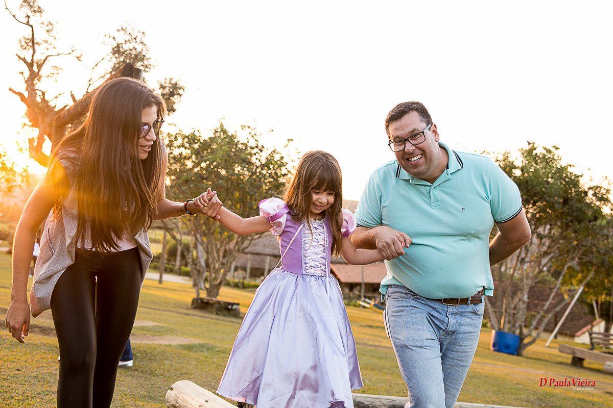 pai-mae-menina-aniversario-fazendinha-foto-video-dpaula vieira-sp-casamento-studio-acompanhamento-ibiuna-sao roque-sorocaba-mairinque-interior-sao paulo-gestante-pre wedding-acompanhamento-15 anos