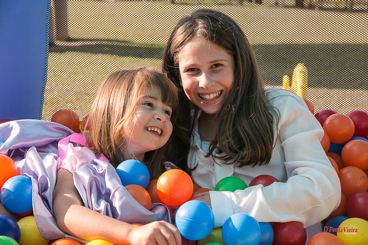 irmas-criança-piscina-bolinha-fazendinha-foto-video-dpaula vieira-casamento-studio-ibiuna-sao roque-sorocaba-mairinque-interior-sao paulo-gestante-pre wedding-acompanhamento-15 anos