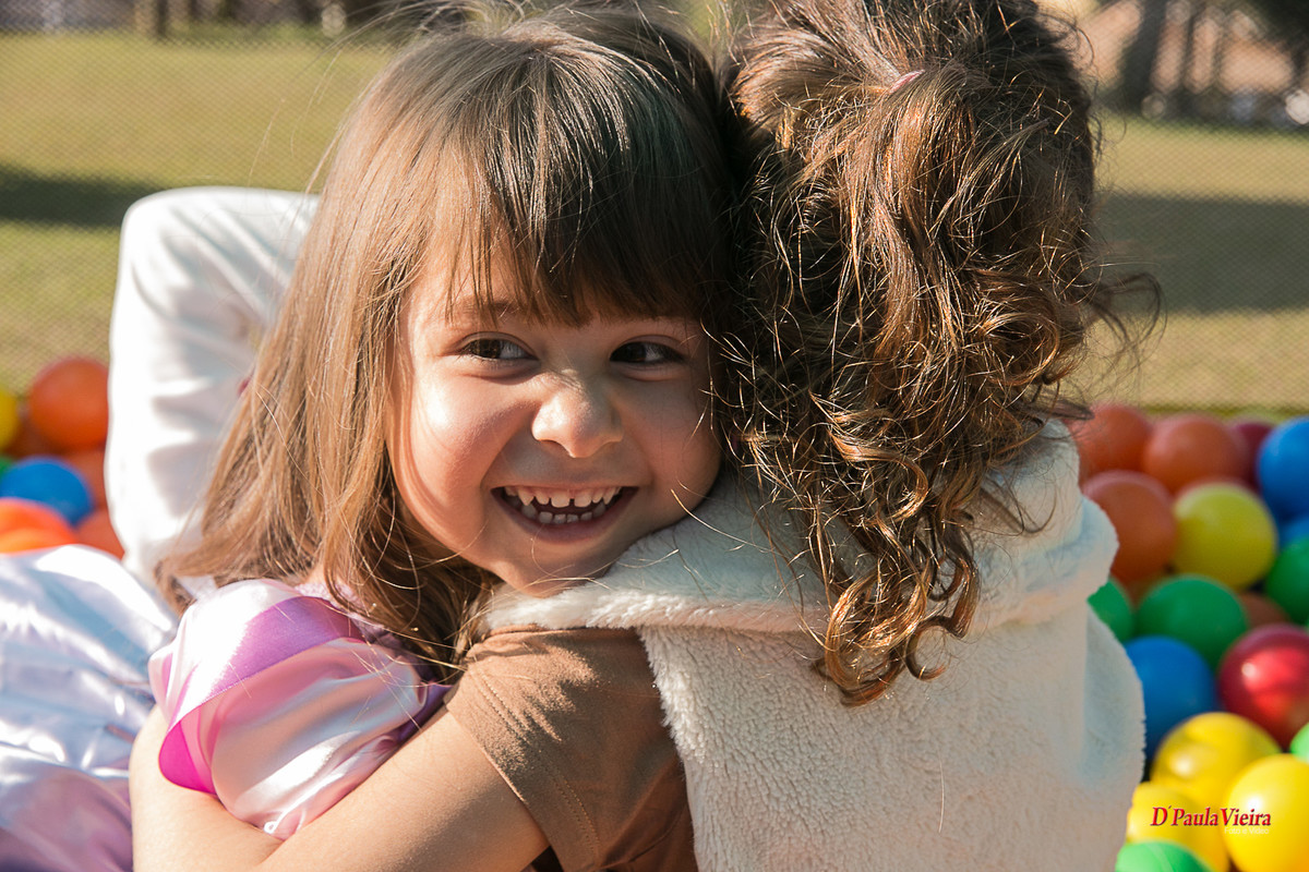 Abraço-meninas-fazendinha-foto-video-dpaula vieira-sp-casamento-studio-acompanhamento-ibiuna-sao roque-sorocaba-mairinque-interior-sao paulo-gestante-pre wedding-acompanhamento-15 anos