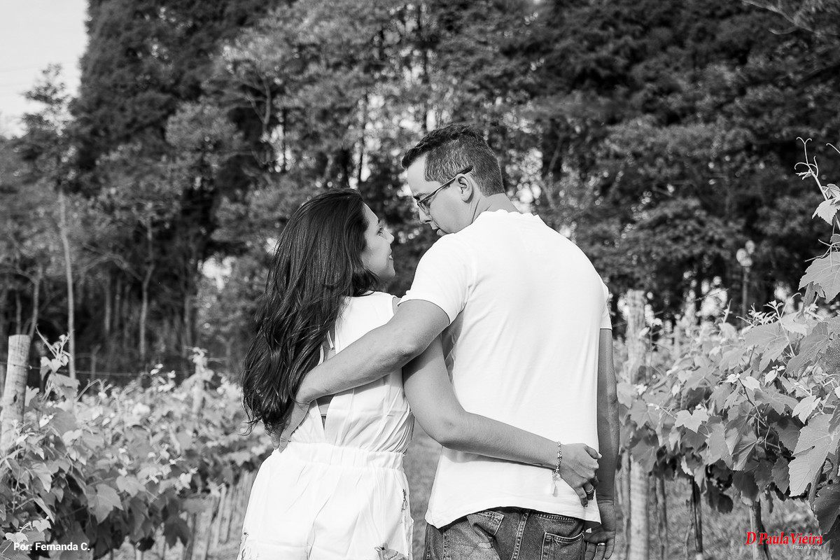 casal-ensaio-externo-abraço-foto-video-dpaula vieira-sp-casamento-studio-acompanhamento-ibiuna-sao roque-sorocaba-mairinque-interior-sao paulo-gestante-pre wedding-acompanhamento-15 anos-batizado