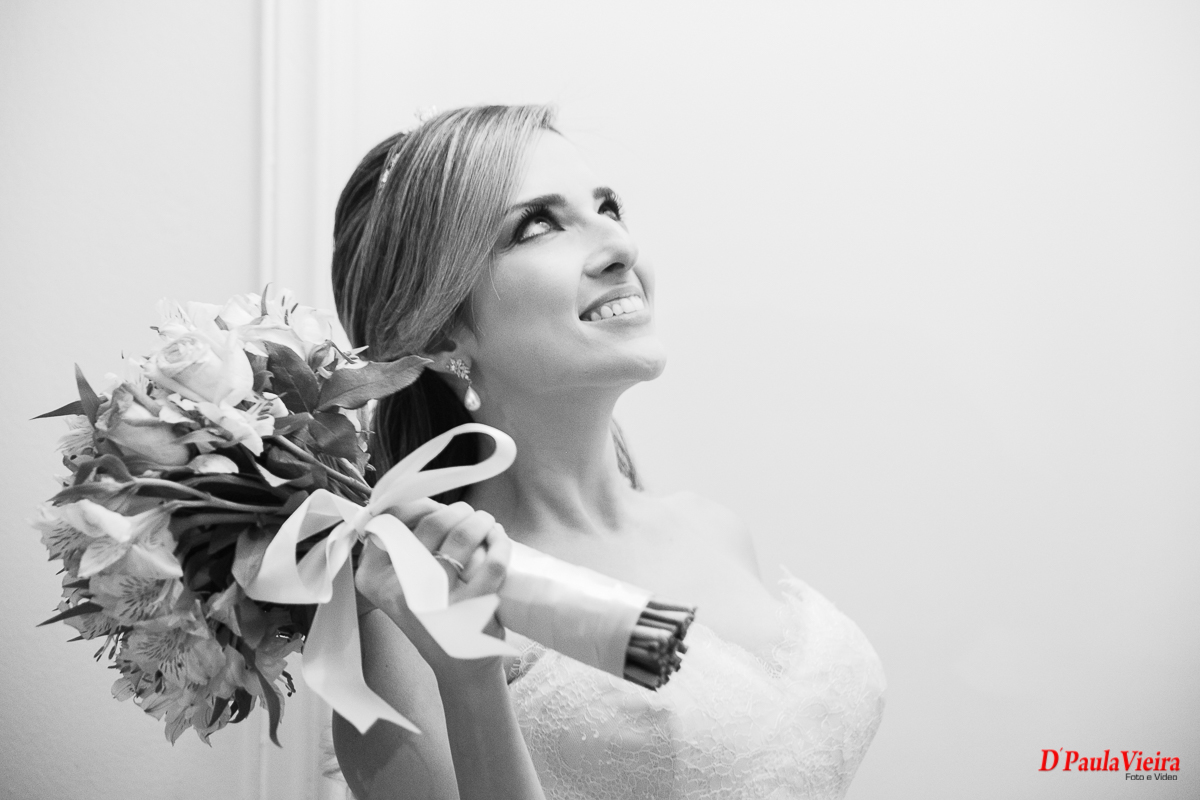 noiva-buquê-olhar-sorriso-foto-video-dpaula vieira-sp-casamento-studio-acompanhamento-ibiuna-sao roque-sorocaba-mairinque-interior-sao paulo-gestante-pre wedding-acompanhamento-15 anos-batizado