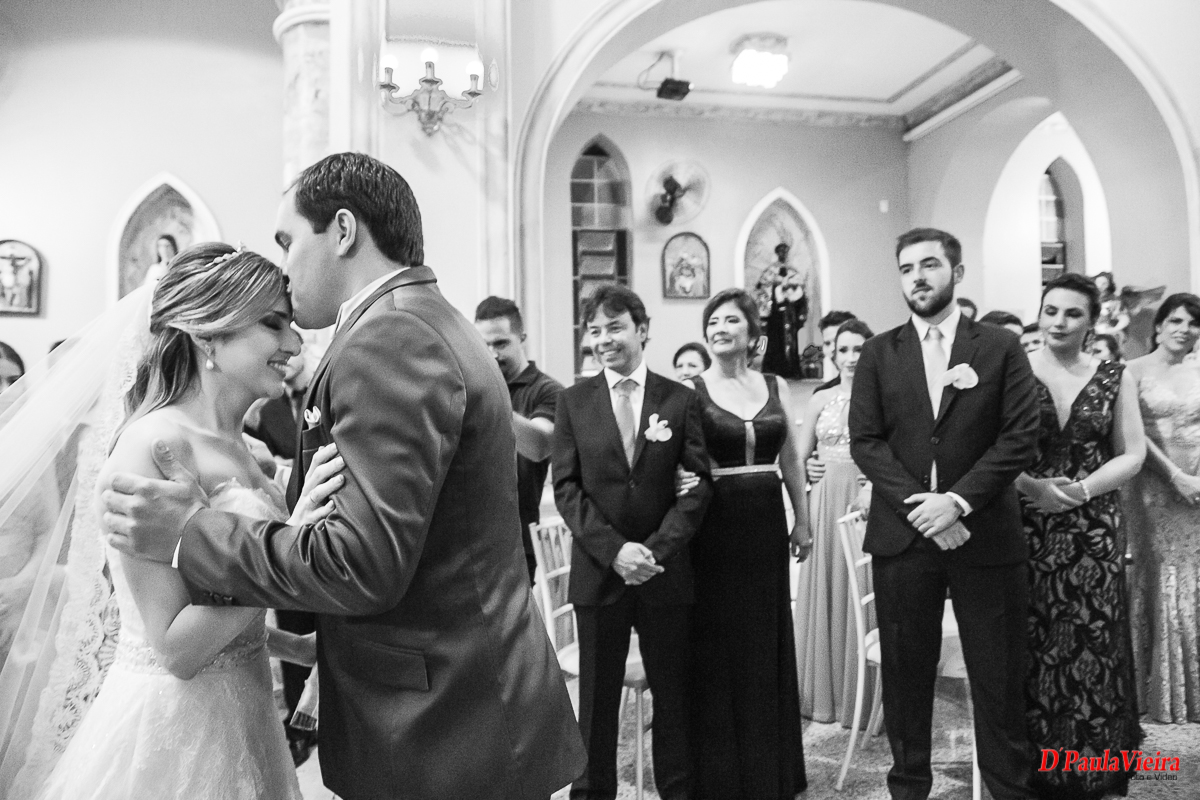 noivos-padrinhos-igreja-beijo-foto-video-dpaula vieira-sp-casamento-studio-acompanhamento-ibiuna-sao roque-sorocaba-mairinque-interior-sao paulo-gestante-pre wedding-acompanhamento-15 anos-batizado