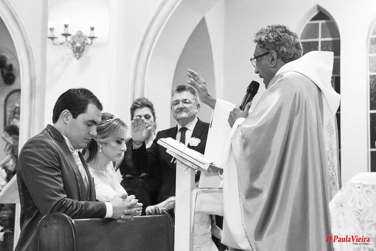 noivos-benção-padre-pais-igreja-foto-video-dpaula vieira-sp-casamento-studio-acompanhamento-ibiuna-sao roque-sorocaba-mairinque-interior-sao paulo-gestante-pre wedding-acompanhamento-15 anos-batizado