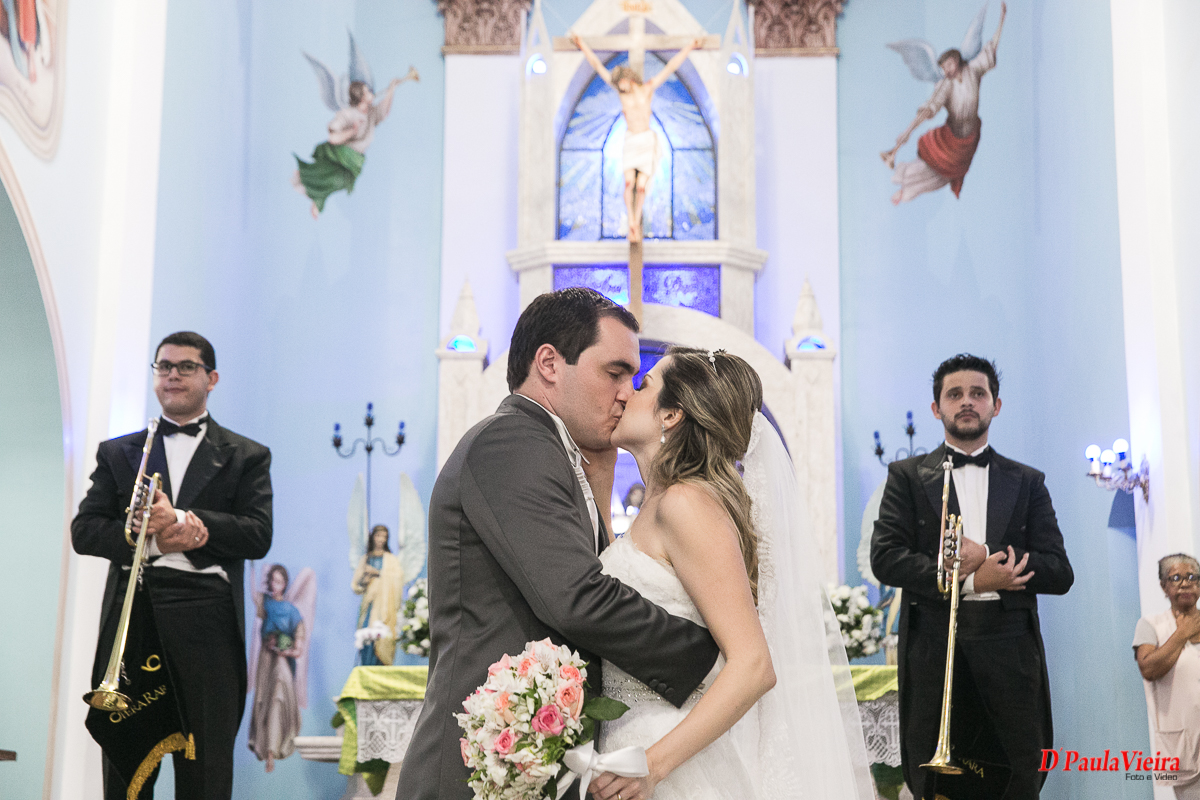 beijo-noivos-igreja-buquê-foto-video-dpaula vieira-sp-casamento-studio-acompanhamento-ibiuna-sao roque-sorocaba-mairinque-interior-sao paulo-gestante-pre wedding-acompanhamento-15 anos-batizado