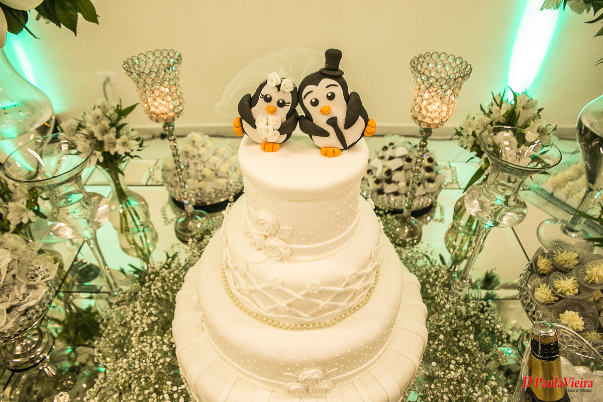 bolo-noivinhos-pinguim-decoração-foto-video-dpaula vieira-sp-casamento-studio-acompanhamento-ibiuna-sao roque-sorocaba-mairinque-interior-sao paulo-gestante-pre wedding-acompanhamento-15 anos-batizado