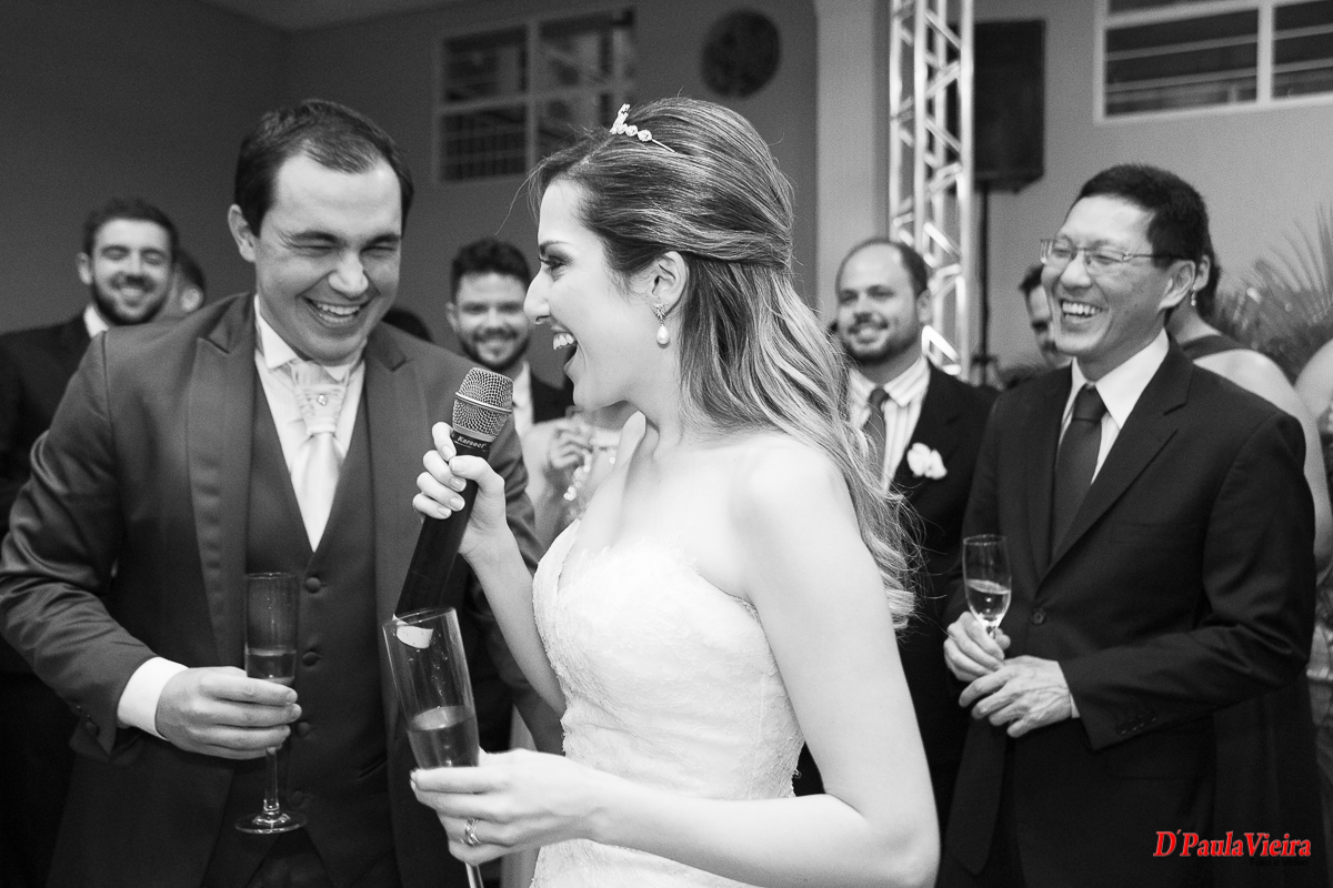 noivos-brinde-taças-sorriso-foto-video-dpaula vieira-sp-casamento-studio-acompanhamento-ibiuna-sao roque-sorocaba-mairinque-interior-sao paulo-gestante-pre wedding-acompanhamento-15 anos-batizado