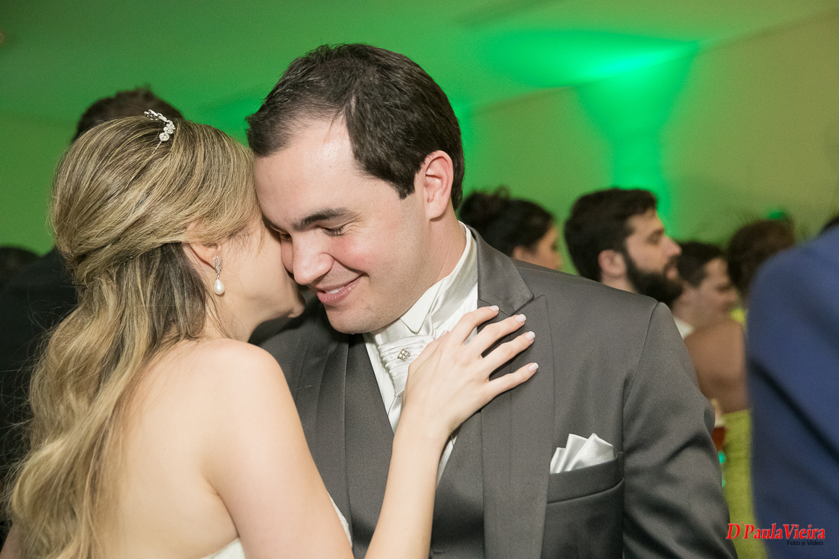 festa-noivos-abraço-foto-video-dpaula vieira-sp-casamento-studio-acompanhamento-ibiuna-sao roque-sorocaba-mairinque-interior-sao paulo-gestante-pre wedding-acompanhamento-15 anos-batizado