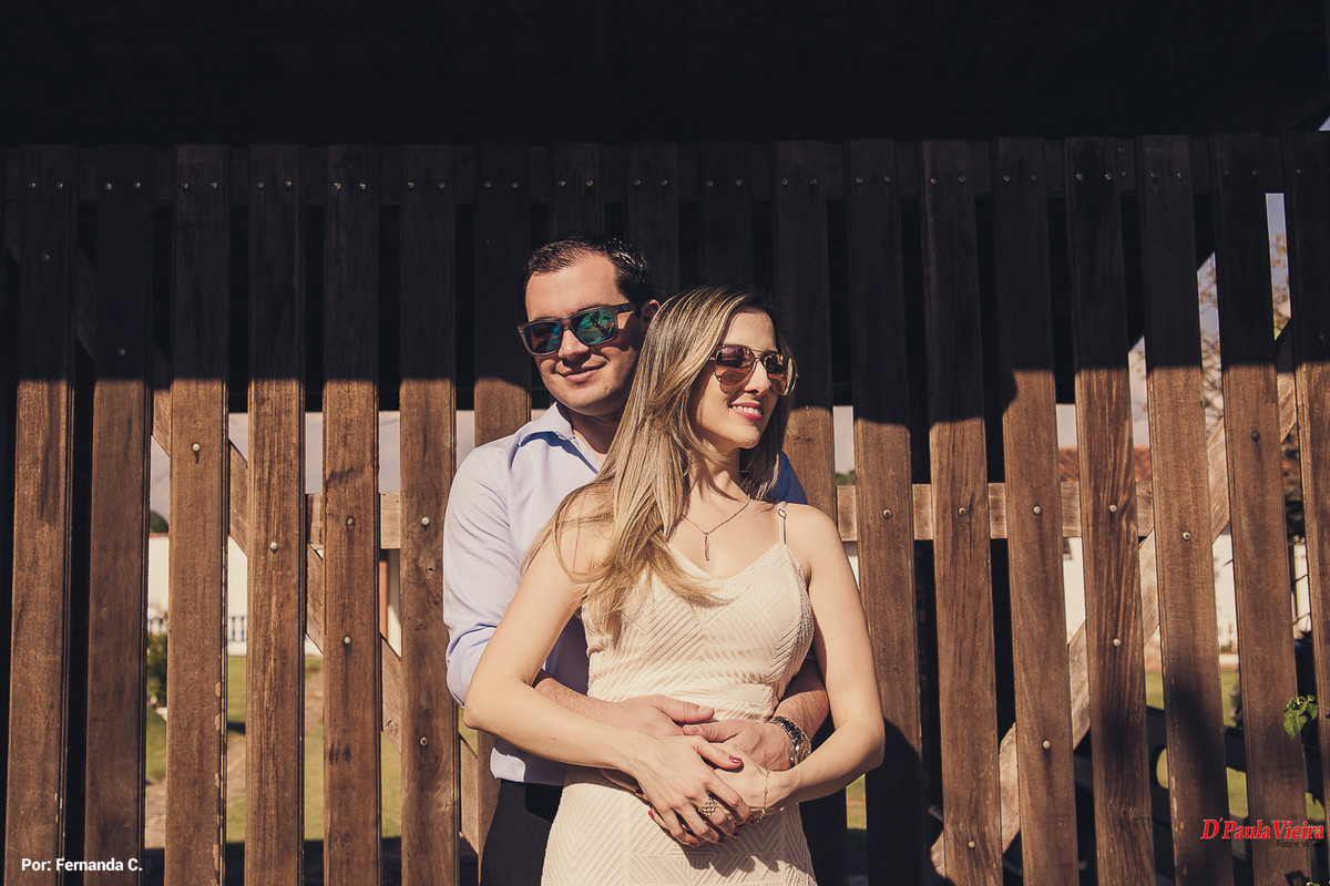 casal-pose-apaixonados-abraço-foto-video-dpaula vieira-sp-casamento-studio-acompanhamento-ibiuna-sao roque-sorocaba-mairinque-interior-sao paulo-gestante-pre wedding-acompanhamento-15 anos-batizado