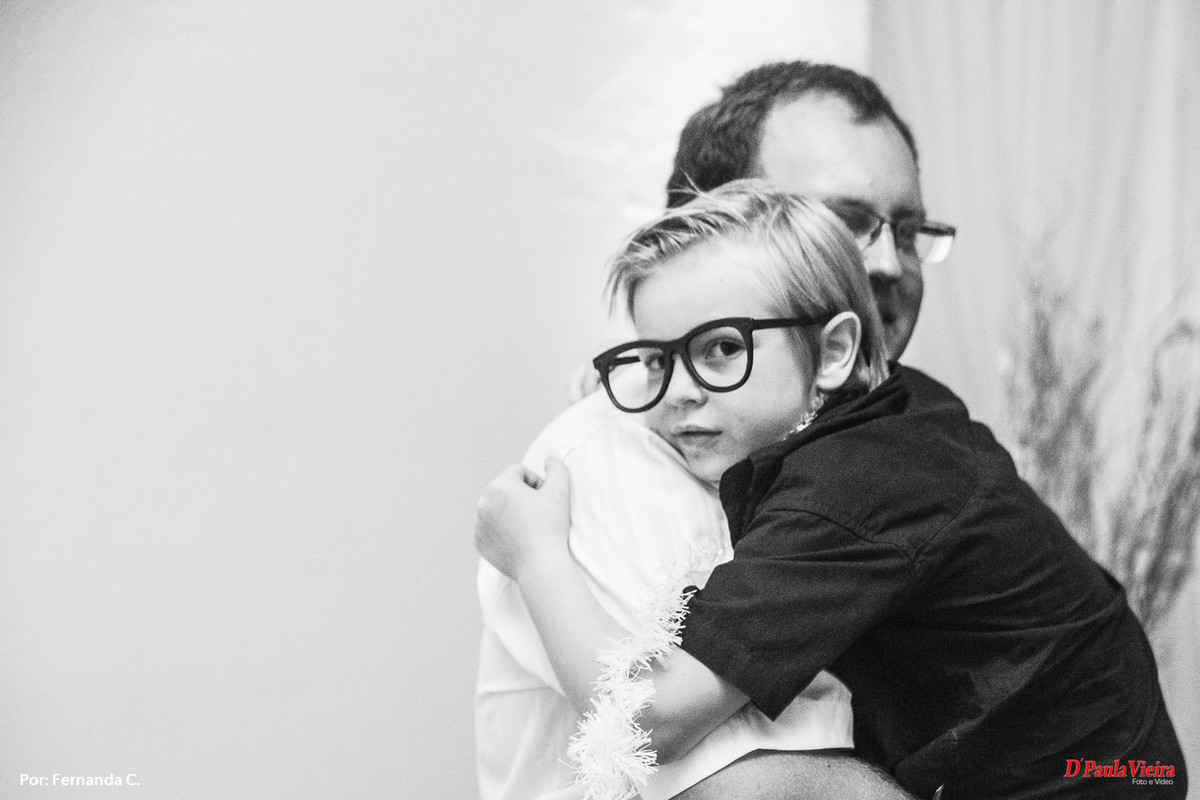 abraço-carinho-olhar-menino-foto-video-dpaula vieira-sp-casamento-studio-acompanhamento-ibiuna-sao roque-sorocaba-mairinque-interior-sao paulo-gestante-pre wedding-acompanhamento-15 anos-batizado