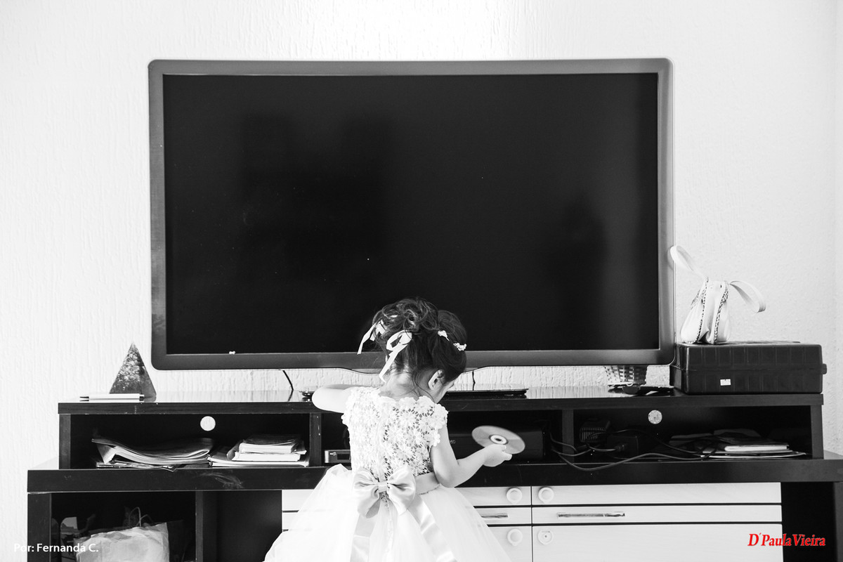 menina-noivinha-televisao-foto-video-dpaula vieira-sp-casamento-studio-acompanhamento-ibiuna-sao roque-sorocaba-mairinque-interior-sao paulo-gestante-pre wedding-acompanhamento-15 anos-batizado