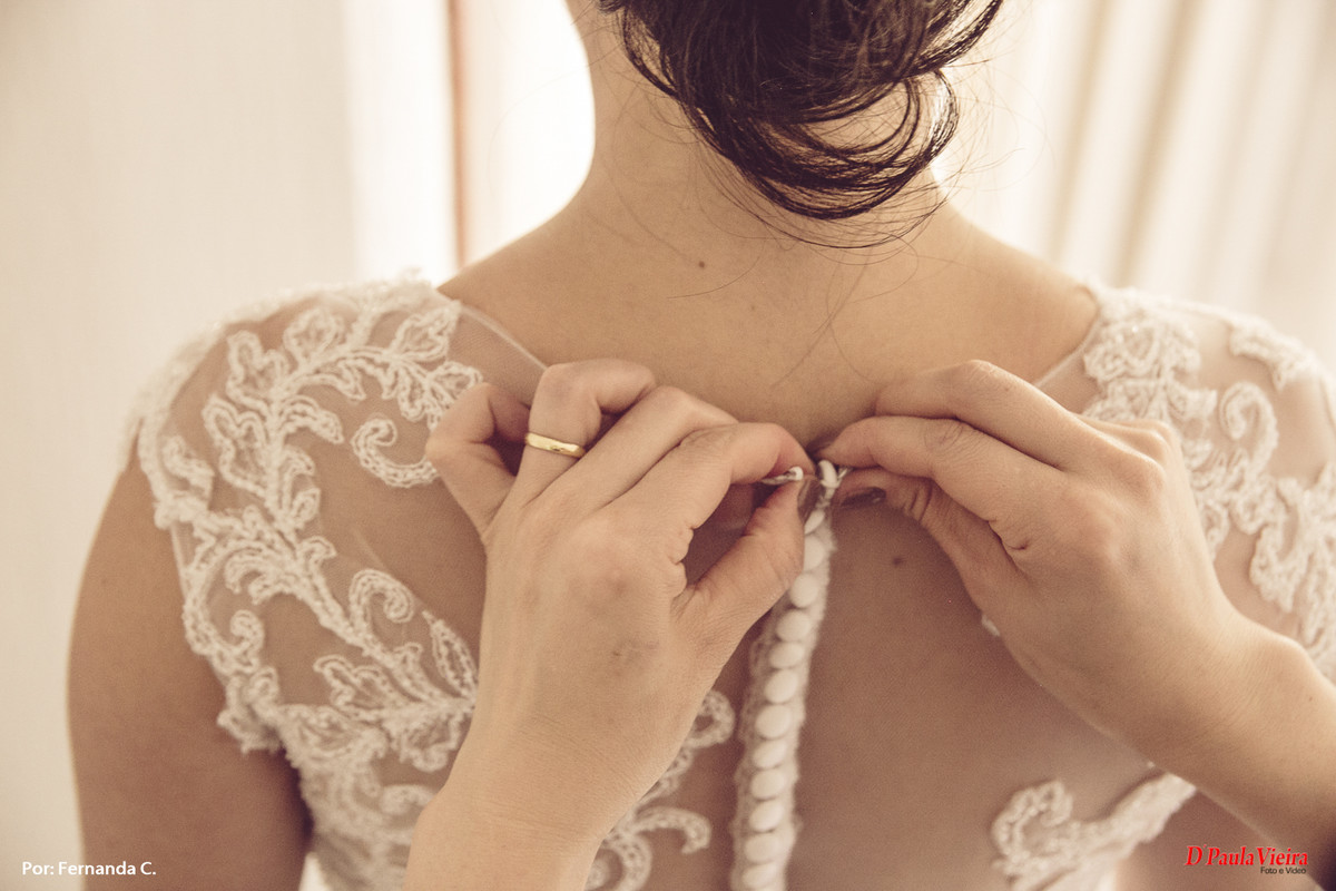 noiva-vestido-se arrumando-foto-video-dpaula vieira-sp-casamento-studio-acompanhamento-ibiuna-sao roque-sorocaba-mairinque-interior-sao paulo-gestante-pre wedding-acompanhamento-15 anos-batizado