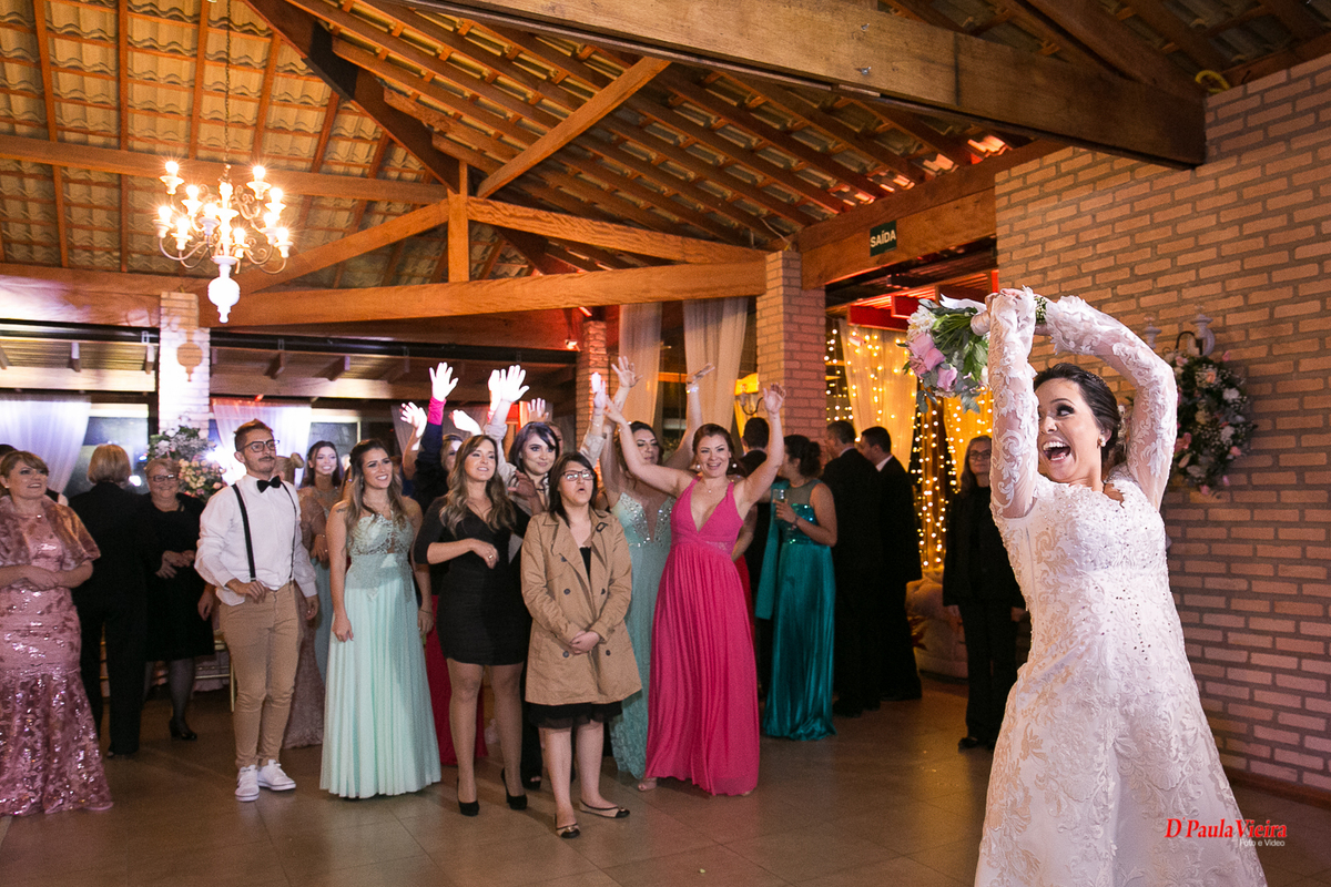 foto-video-dpaula vieira-sp-casamento-studio-acompanhamento-ibiuna-sao roque-sorocaba-mairinque-interior-sao paulo-gestante-pre wedding-acompanhamento-15 anos-batizado-hoara do buque-noiva-madrinhas-convidados