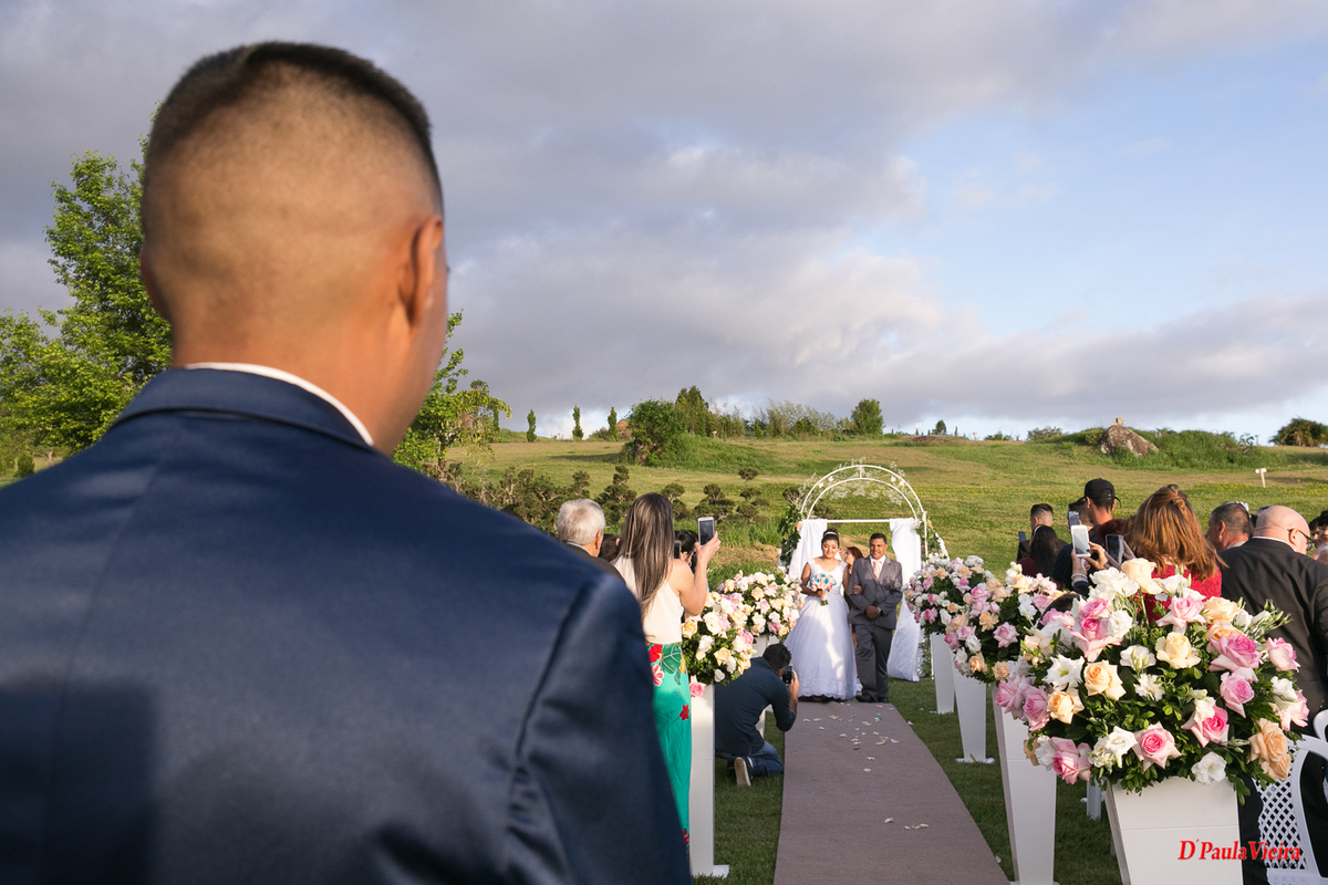 casamento-ibiuna-sp-Larissa-e-israel-sitio-takano-fotografo-de-casamento-dpaula-vieira-olhar-noivo-noiva-entrando-entrada-noiva