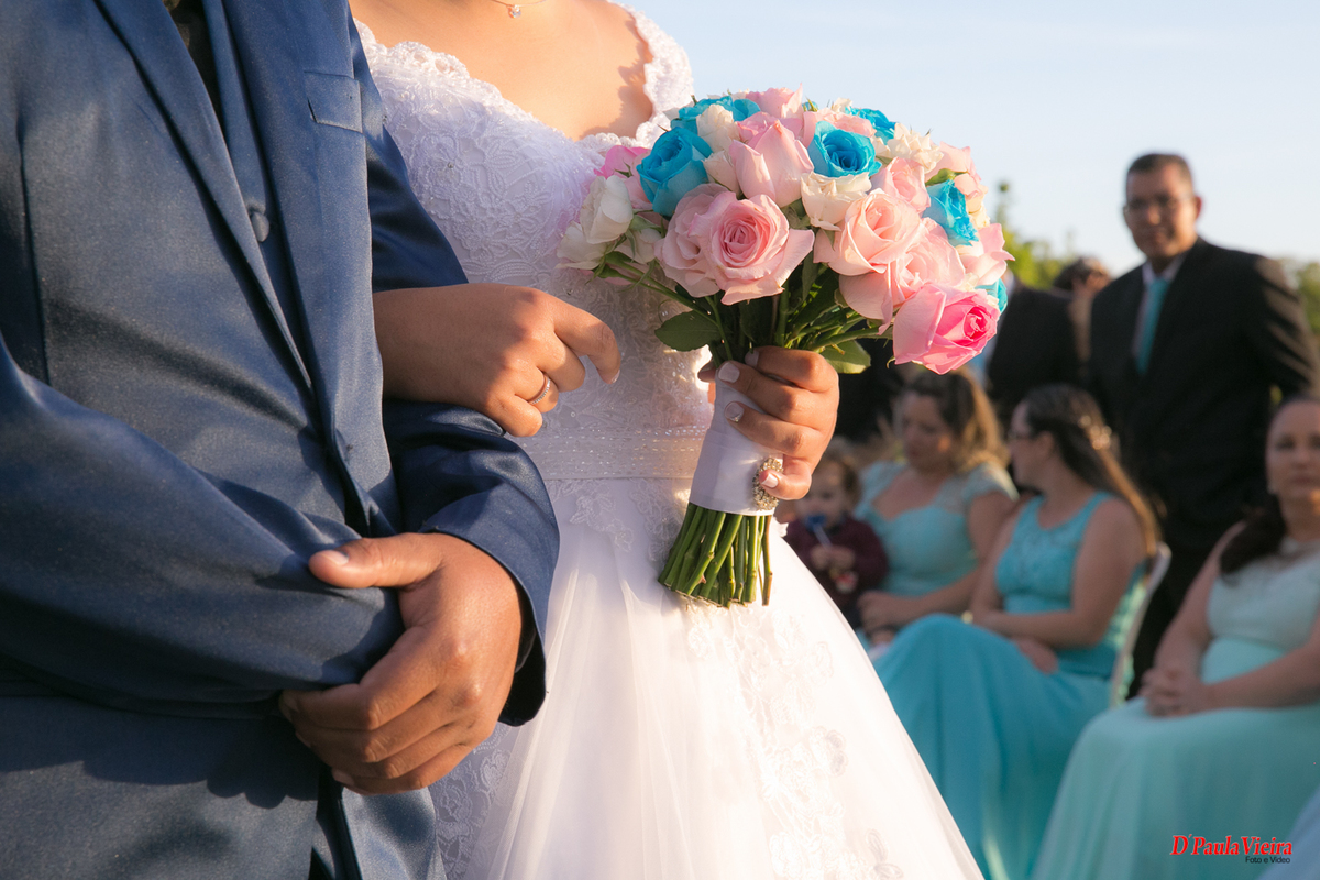 casamento-ibiuna-sp-Larissa-e-israel-sitio-takano-fotografo-de-casamento-dpaula-vieira-buque-noivos-rosa-e-azul