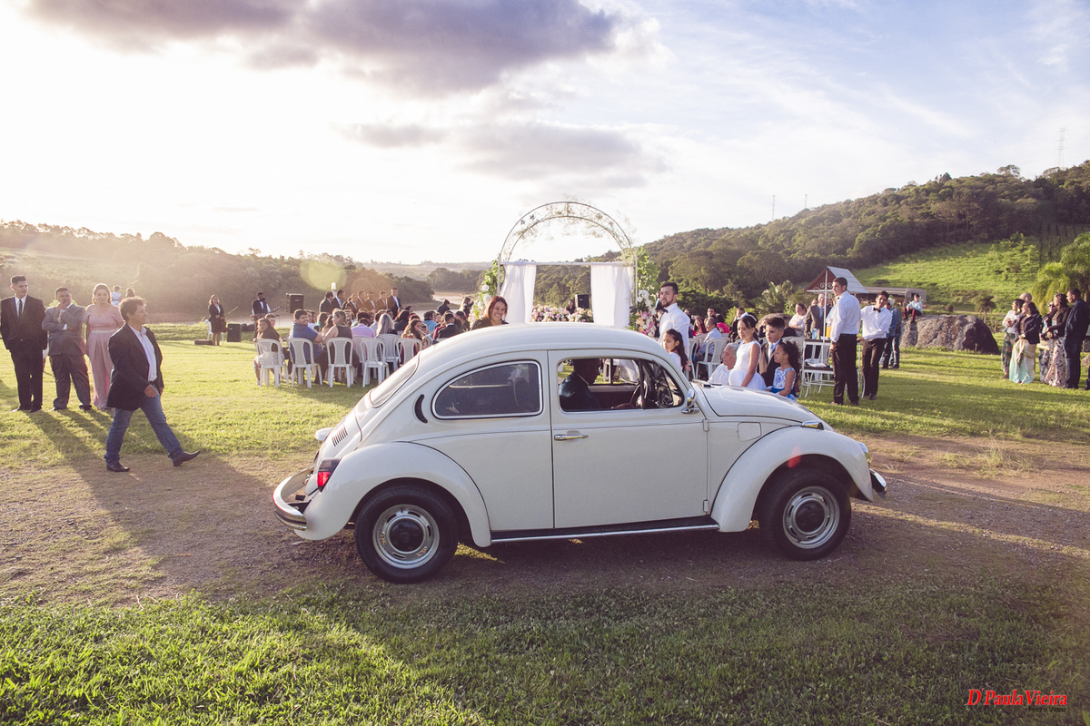 casamento-ibiuna-sp-Larissa-e-israel-sitio-takano-fotografo-de-casamento-dpaula-vieira-carro-fusca-ceu-azul-por-do-sol