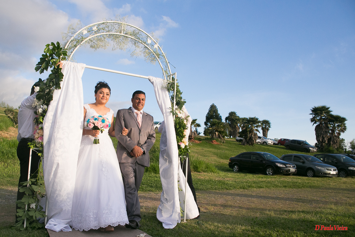 casamento-ibiuna-sp-Larissa-e-israel-sitio-takano-fotografo-de-casamento-dpaula-vieira-noiva-pai-da-noiva-entrada
