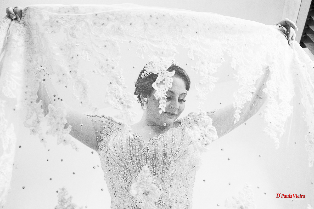 foto-e-video-ibiuna-sp-Bruna-e-Wellington-piedade-sao-paulo-sitio-das-borboletas-fotografo-de-casamento-dpaula-vieira-noiva-making Of-vestido-de-noiva-penteado-noiva-coroa