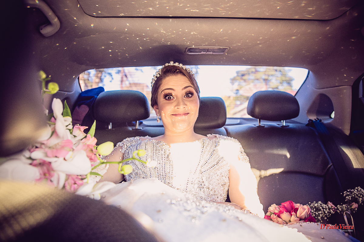 foto-e-video-ibiuna-sp-Bruna-e-Wellington-piedade-sao-paulo-sitio-das-borboletas-fotografo-de-casamento-dpaula-vieira-noiva-buquê-de-flores-making Of-coroa