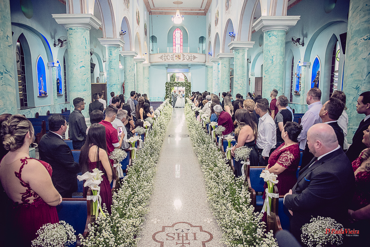 foto-e-video-ibiuna-sp-Bruna-e-Wellington-piedade-sao-paulo-sitio-das-borboletas-fotografo-de-casamento-dpaula-vieira-entrada-noiva-igreja-decoração-flores-convidados-noiva-e-pai