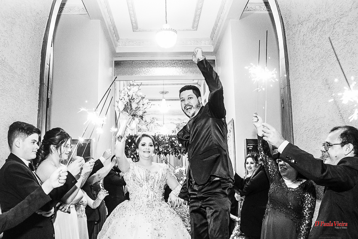 foto-e-video-ibiuna-sp-Bruna-e-Wellington-piedade-sao-paulo-sitio-das-borboletas-fotografo-de-casamento-dpaula-vieira-noiva-e-noivo-comemoração-padrinhos-buque-vestido-de-noiva-terno-noivo