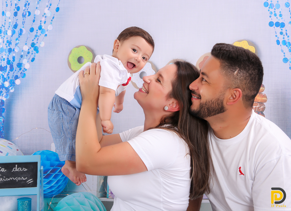 studio-estudio-foto-fotografia-book-gestante-acompanhamento-bebe-mesversario-casal-smash-newborn-ibiuna-aniversario-sao-paulo-cenario-de-doces-pirulitos-coloridos-pipoca-balões-ensaio-de-familia-mamãe-papai