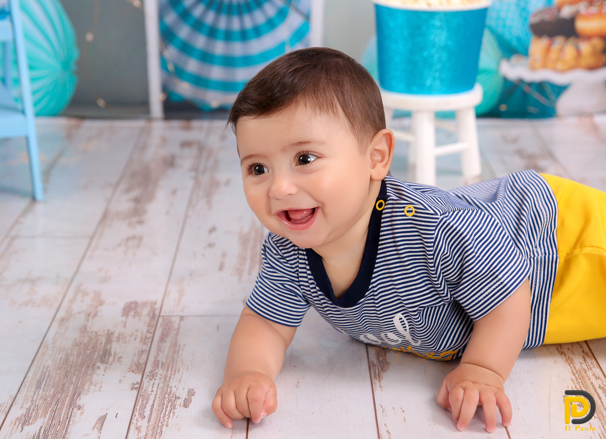 studio-estudio-foto-fotografia-book-gestante-acompanhamento-bebe-mesversario-casal-smash-newborn-ibiuna-aniversario-sao-paulo-cenario-de-doces-pirulitos-coloridos-pipoca-balões