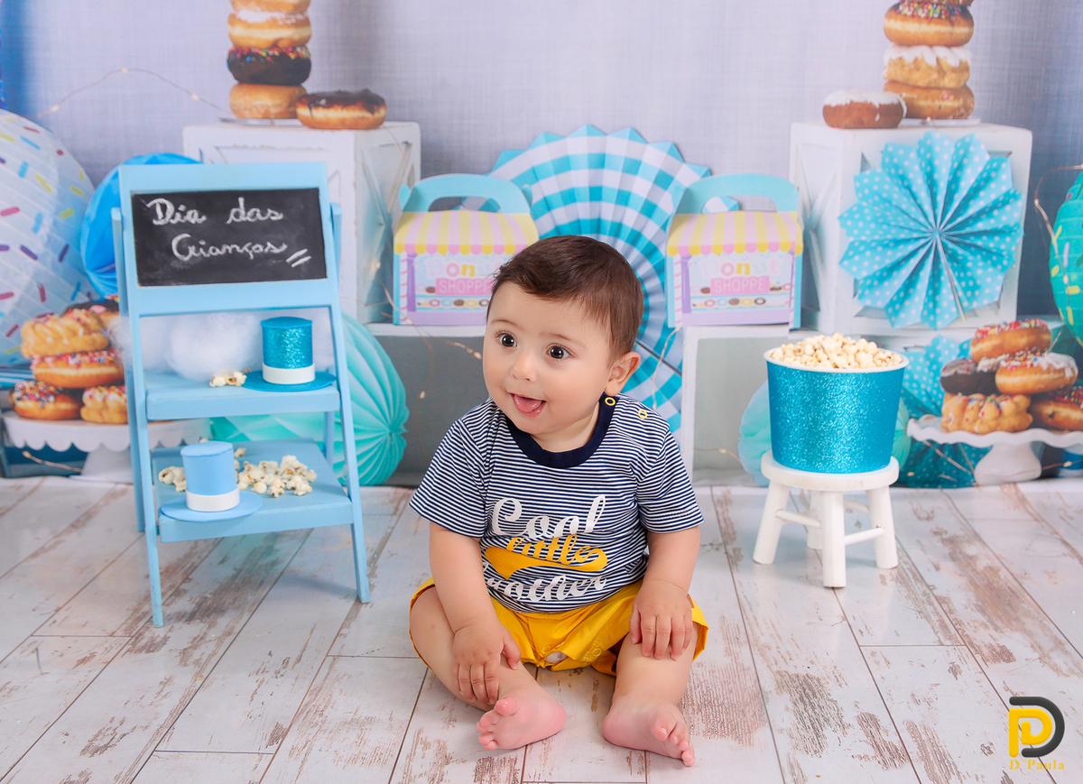 studio-estudio-foto-fotografia-book-gestante-acompanhamento-bebe-mesversario-casal-smash-newborn-ibiuna-aniversario-sao-paulo-cenario-de-doces-pirulitos-coloridos-pipoca-balões