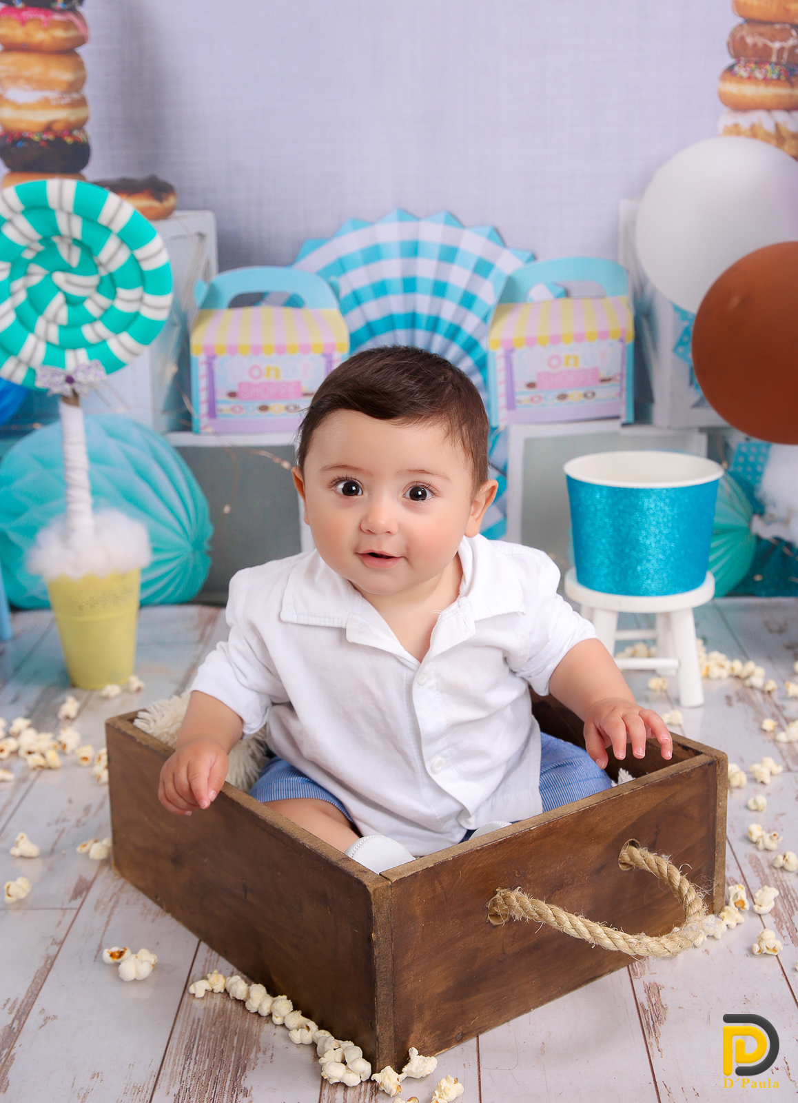 studio-estudio-foto-fotografia-book-gestante-acompanhamento-bebe-mesversario-casal-smash-newborn-ibiuna-aniversario-sao-paulo-cenario-de-doces-pirulitos-coloridos-pipoca-balões