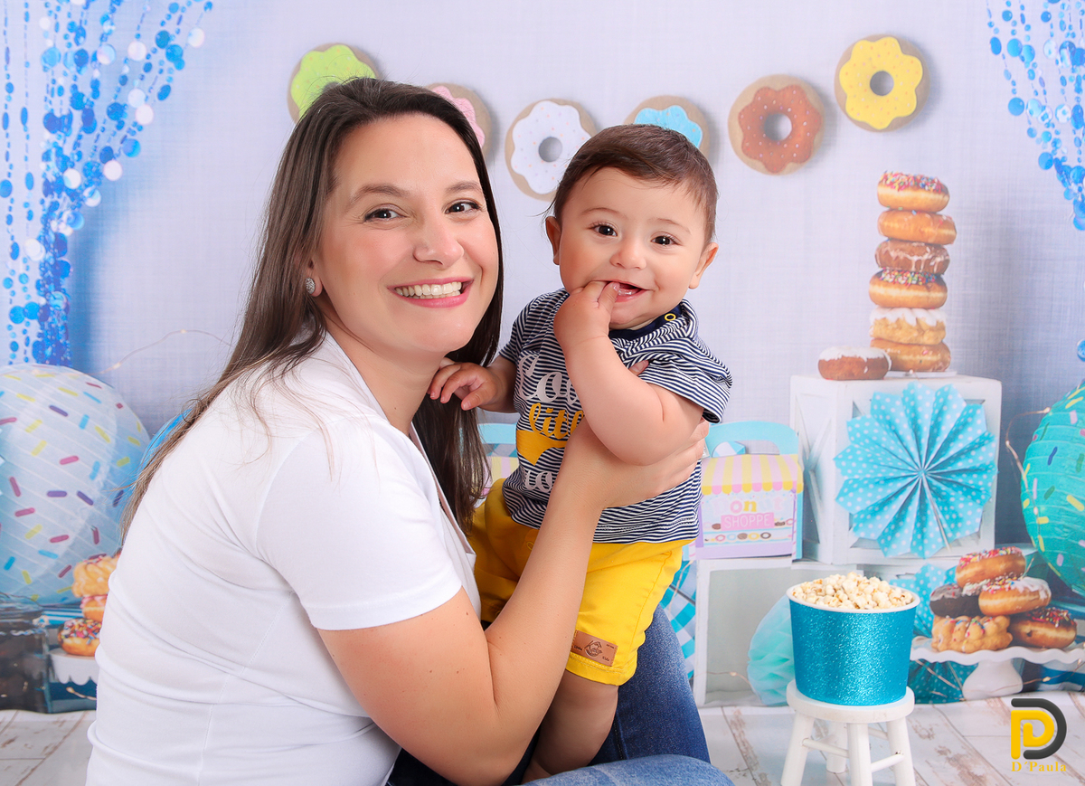 studio-estudio-foto-fotografia-book-gestante-acompanhamento-bebe-mesversario-casal-smash-newborn-ibiuna-aniversario-sao-paulo-cenario-de-doces-pirulitos-coloridos-pipoca-balões-mamãe