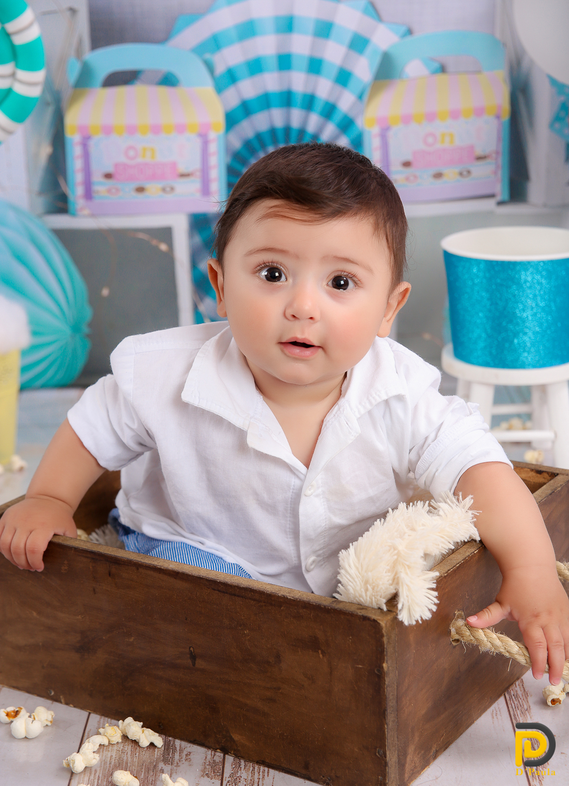 studio-estudio-foto-fotografia-book-gestante-acompanhamento-bebe-mesversario-casal-smash-newborn-ibiuna-aniversario-sao-paulo-cenario-de-doces-pirulitos-coloridos-pipoca-balões