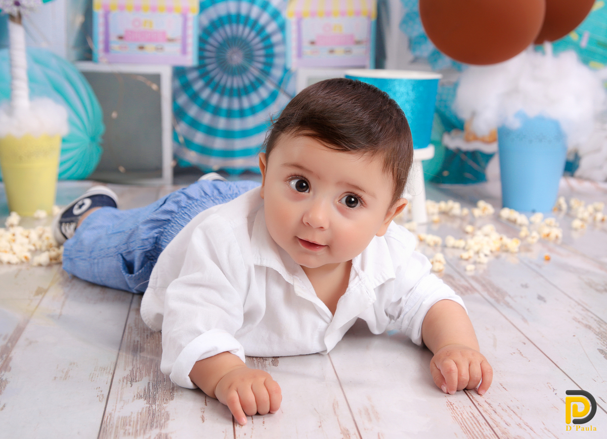 studio-estudio-foto-fotografia-book-gestante-acompanhamento-bebe-mesversario-casal-smash-newborn-ibiuna-aniversario-sao-paulo-cenario-de-doces-pirulitos-coloridos-pipoca-balões