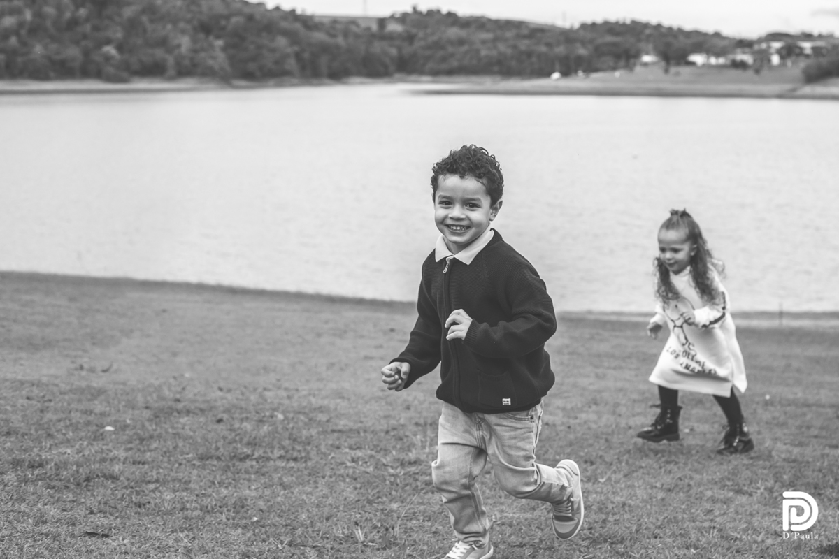 studio-estudio-foto-fotografia-book-gestante-acompanhamento-bebe-mesversario-casal-smash-newborn-ibiuna-aniversario-sao-paulo #primos #correndo #represa #Clararesortsibiuna