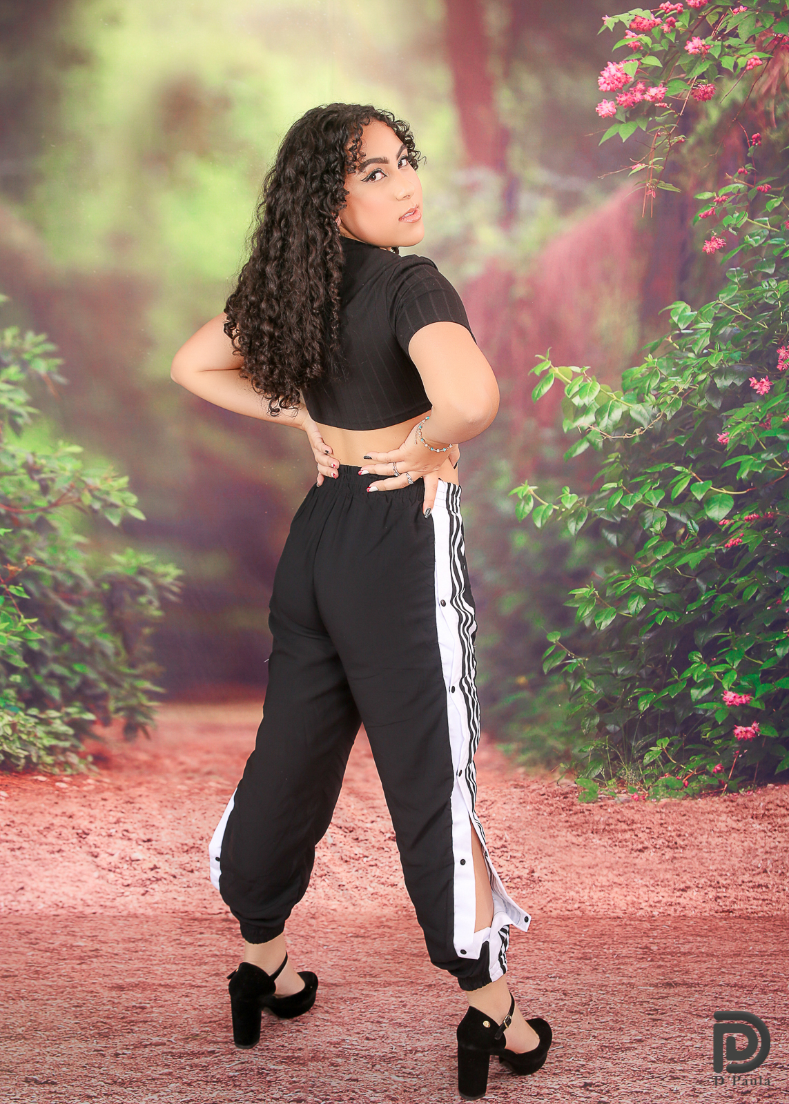 studio-estudio-foto-fotografia-book-gestante-acompanhamento-bebe-mesversario-casal-smash-newborn-ibiuna-aniversario-sao-paulo-aniversario-15-anos-flores-preto-balão-familia