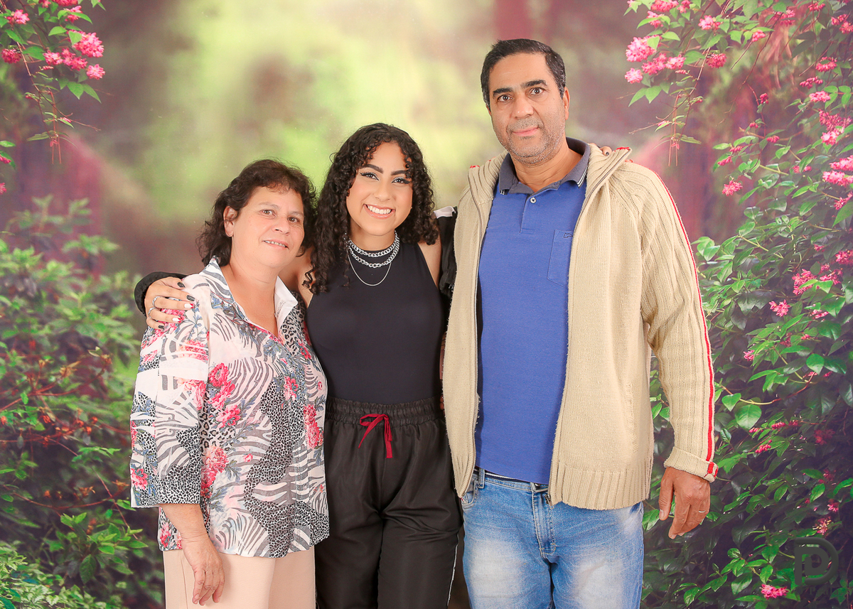 studio-estudio-foto-fotografia-book-gestante-acompanhamento-bebe-mesversario-casal-smash-newborn-ibiuna-aniversario-sao-paulo-aniversario-15-anos-flores-preto-balão-familia