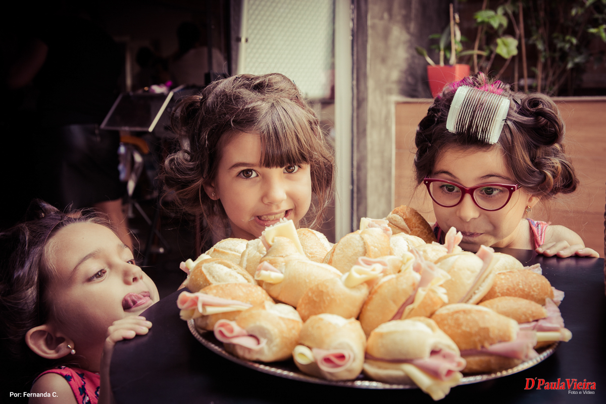 Crianças-meninas-pão-foto-video-dpaula vieira-sp-casamento-studio-acompanhamento-ibiuna-sao roque-sorocaba-mairinque-interior-sao paulo-gestante-pre wedding-acompanhamento-15 anos