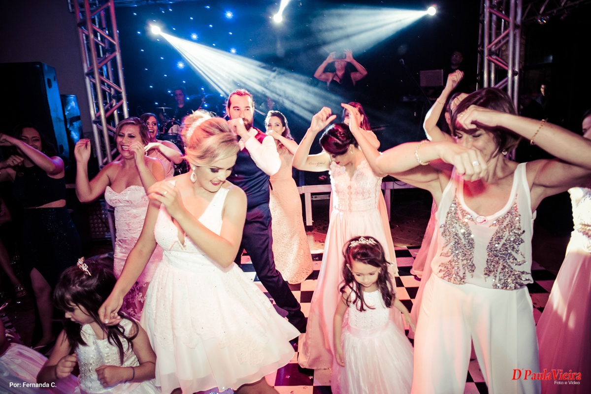 noiva-meninas-dançando-foto-video-dpaula vieira-sp-casamento-studio-acompanhamento-ibiuna-sao roque-sorocaba-mairinque-interior-sao paulo-gestante-pre wedding-acompanhamento-15 anos