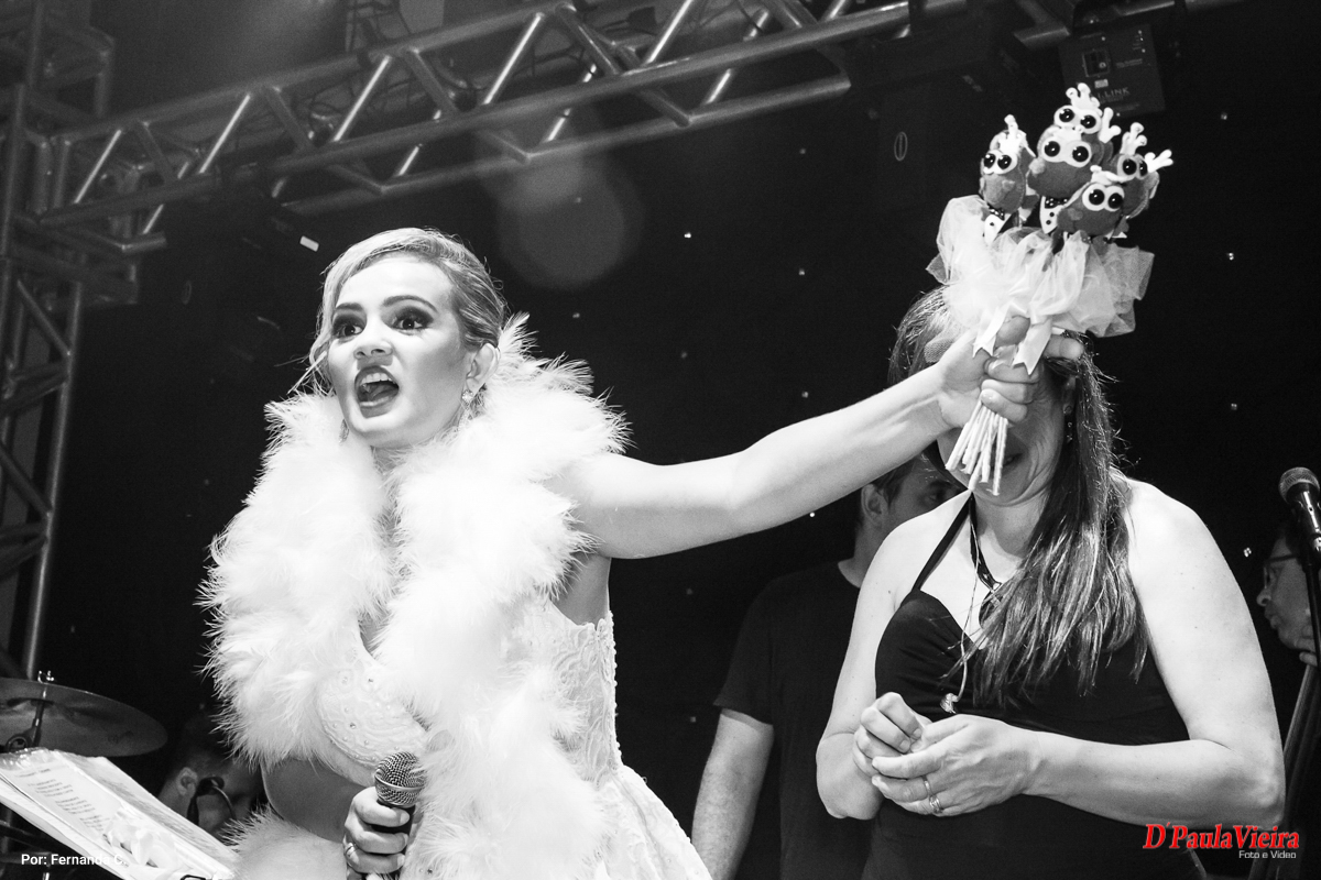 noiva-plumas-buque-foto-video-dpaula vieira-sp-casamento-studio-acompanhamento-ibiuna-sao roque-sorocaba-mairinque-interior-sao paulo-gestante-pre wedding-acompanhamento-15 anos