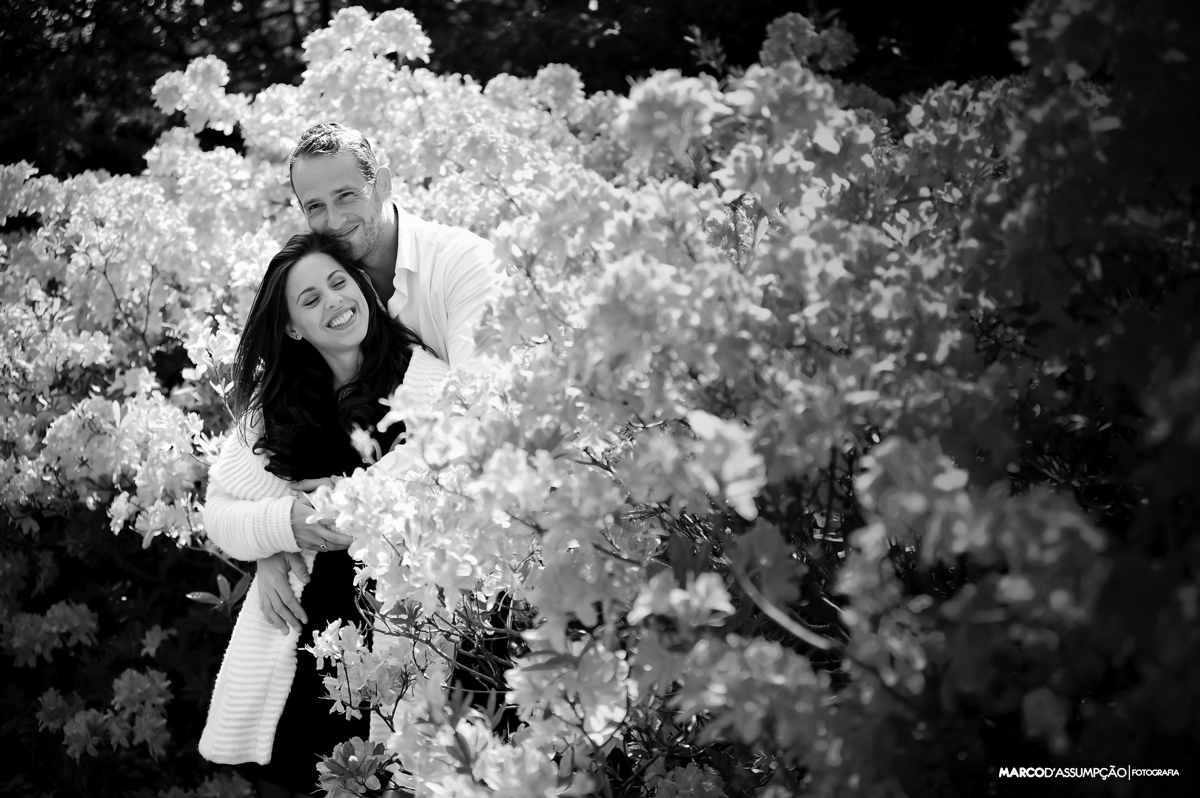 foto preto e branco do casal em ensaio na holanda